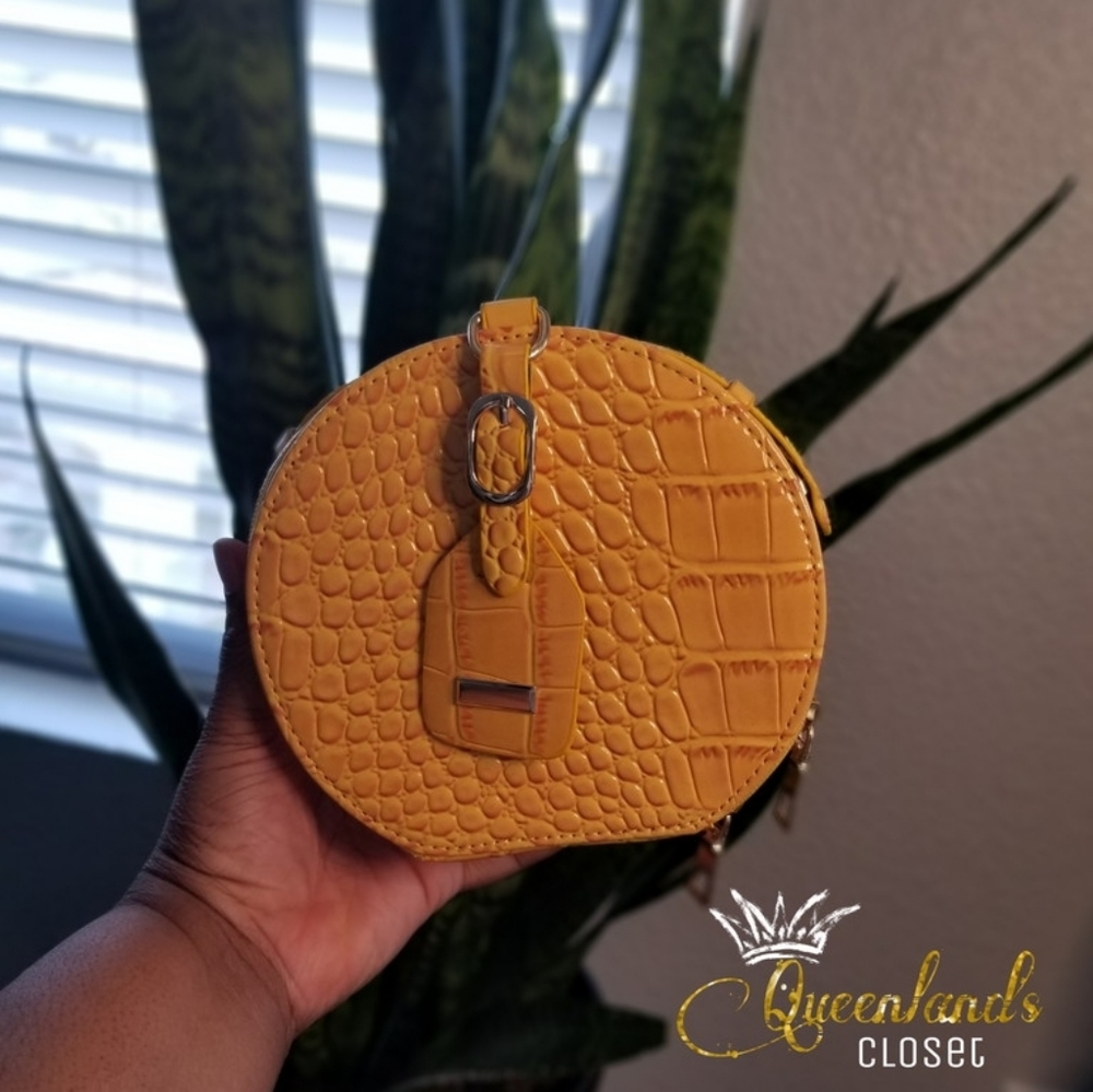 CROCODILE STYLE PATTERN Round shape purse